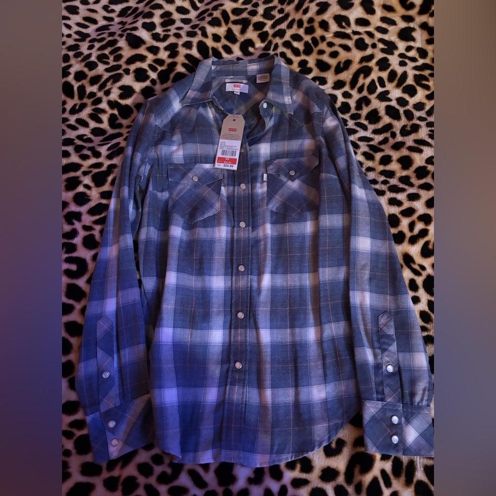 Women’s Levi’s Plaid Button Down Shirt